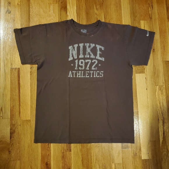 Mens brown large nike tshirt with bleach stains - Picture 2 of 8